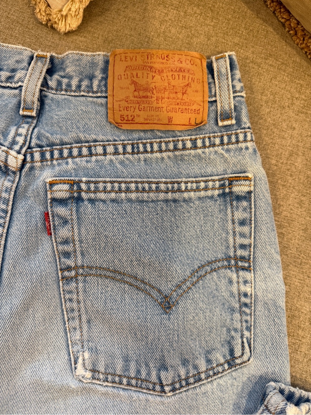 Vintage Light Wash High-Rise Women’s Levi’s Jeans - Blue - Picture 11 of 16